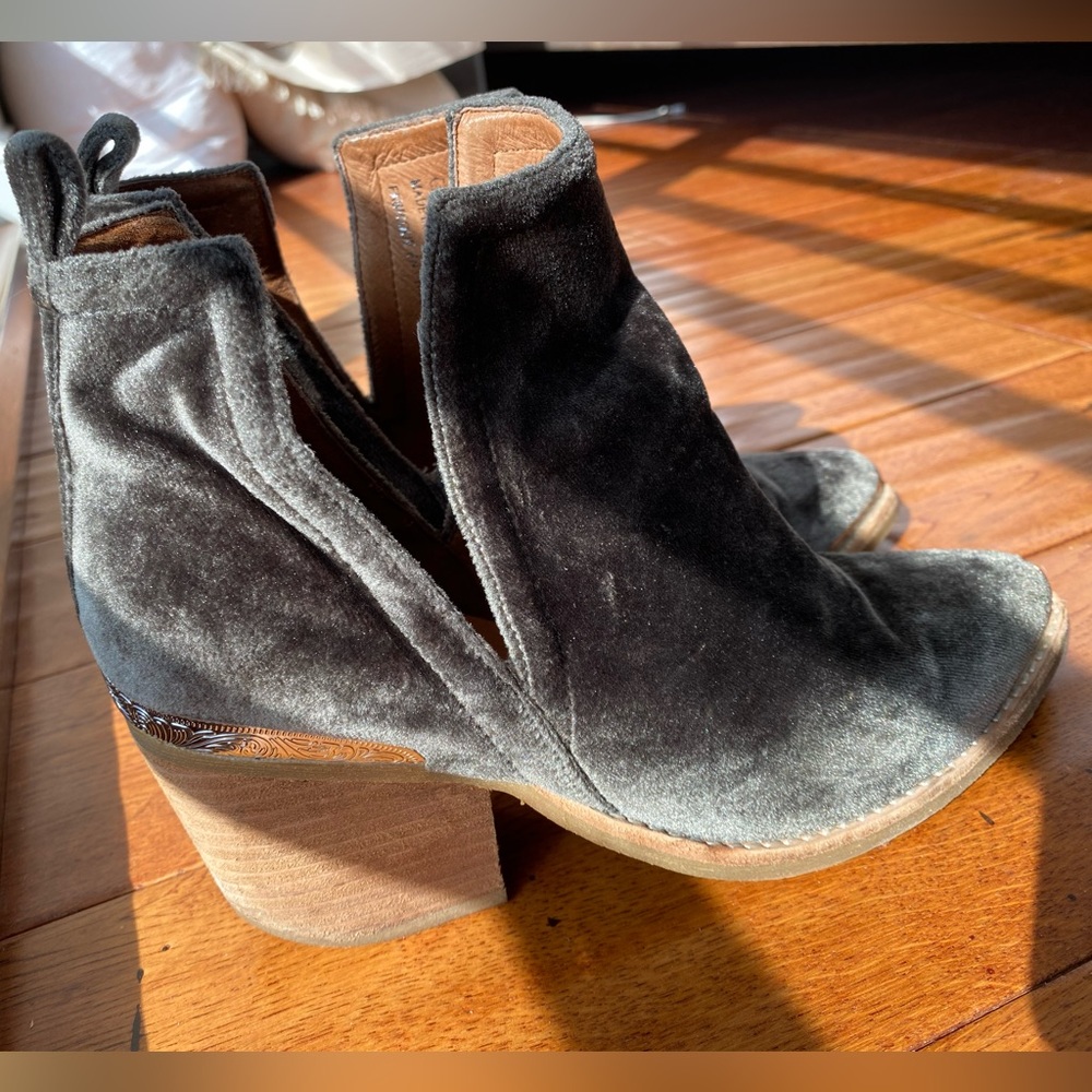 Jeffrey Campbell Cromwell velvet booties size 6.5 - Picture 4 of 11